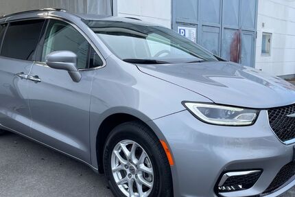 Chrysler Pacifica 56.000 km 26.890 € Düsseldorf 40589