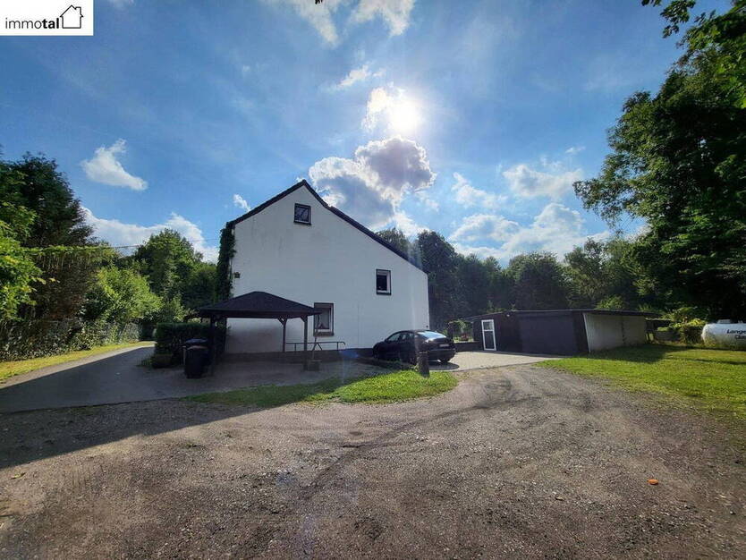 Charmantes Mehrfamilienhaus in Waldrandlage mit großem Grundstück und Ausbaupotenzial