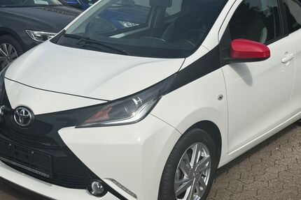 Toyota Aygo (X) 28.007 km 8.299 &euro; Heiligenhaus 42579