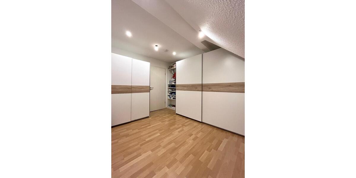 Dachgeschoßwohnung Neuss Augustinusviertel - 2.5 Zimmer, 60 m&sup2;, 1.100&euro; | Angebot:25942463