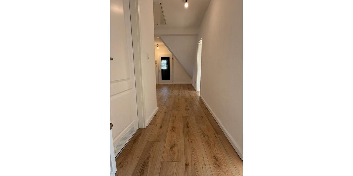 Dachgeschoßwohnung Remscheid Lüttringhausen - 2 Zimmer, 63 m&sup2;, 500&euro; | Angebot:24896175