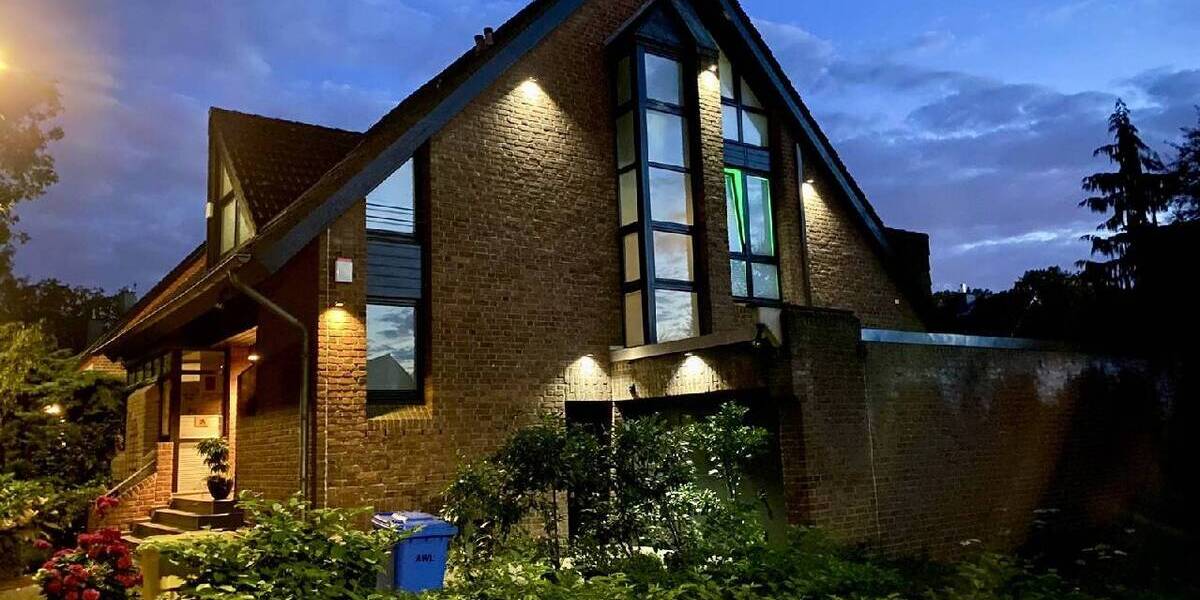 Einfamilienhaus Neuss Furth-Mitte - 9 Zimmer, 302 m&sup2;, 1.250.000&euro; | Angebot:26486011