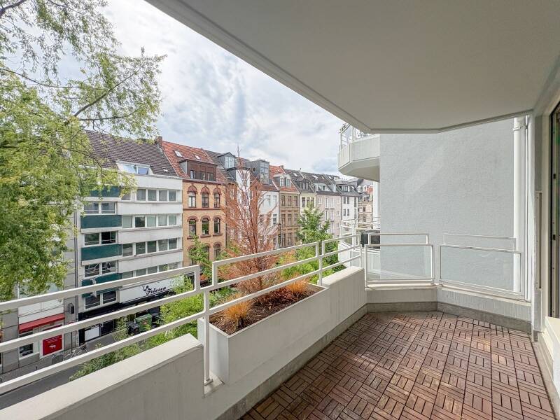 Modernes Wohnen neu definiert: Hochwertige, kernsanierte Wohnung im Erstbezug