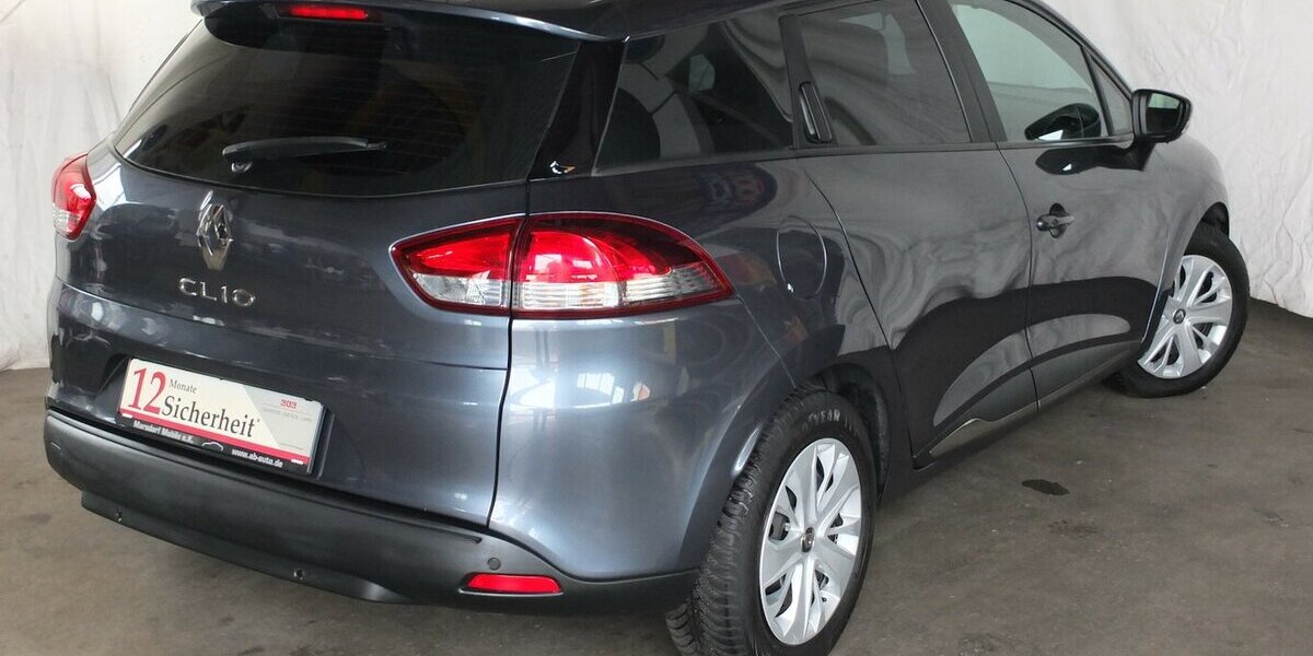 Renault Clio BLACK WEEK 25: EXPRESSION NAVI PARCTRONIC STA 118.021 km 7.904 € Köln 50858