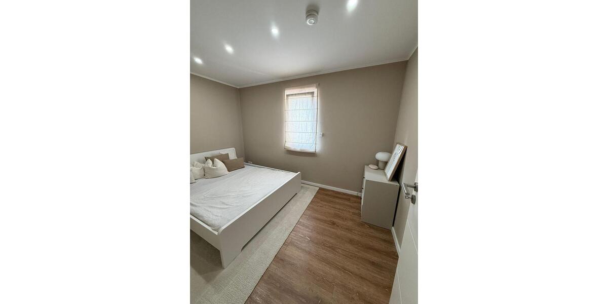 Bungalow Solingen Mitte - 4 Zimmer, 170 m&sup2;, 2.100&euro; | Angebot:27569773