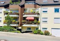 Dachgeschoss Wohnung in ruhiger und begehrter Lage mit Dachloggia.