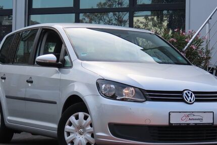 VW Touran 186.612 km 8.900 € Neuss 41469
