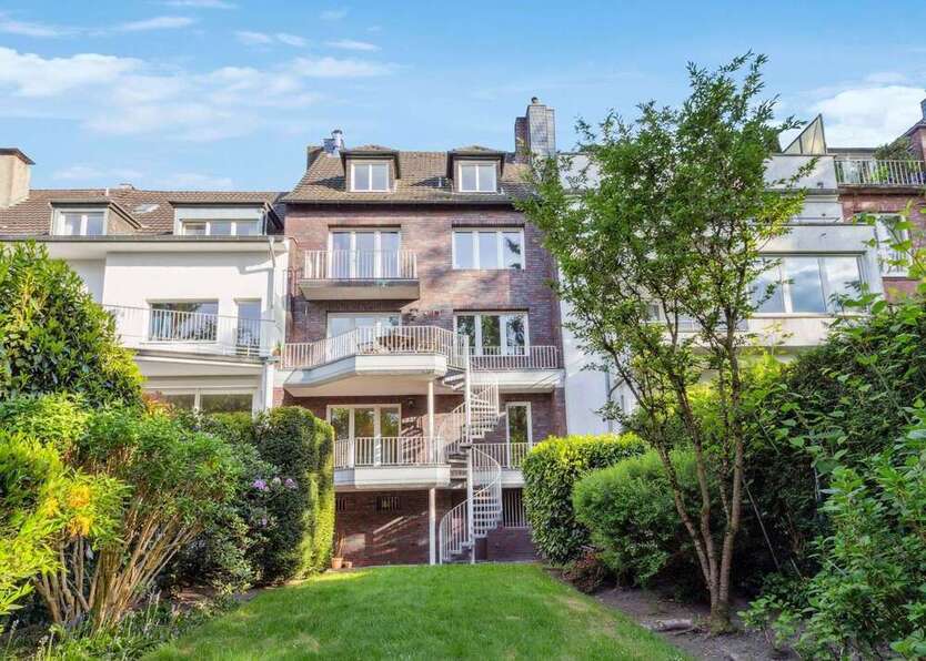 Haus zum Kaufen in Düsseldorf 2.100.000 € 279 m²