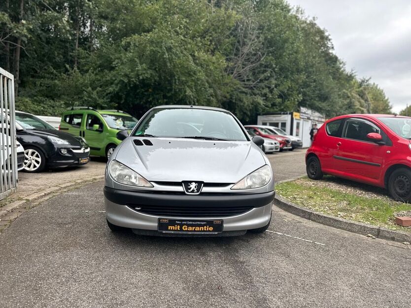 Peugeot 206 52.023 km 2.499 € Essen 45145