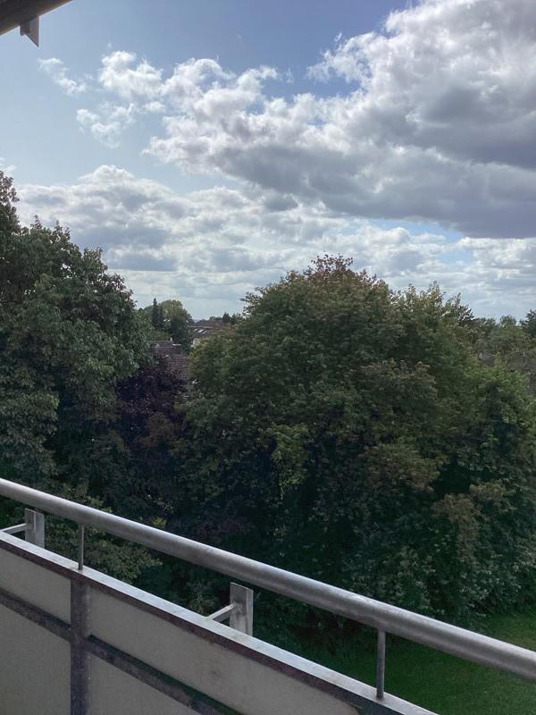 Willkommen Zuhause: renovierte 2-Zimmer-Wohnung mit Balkon zimmer