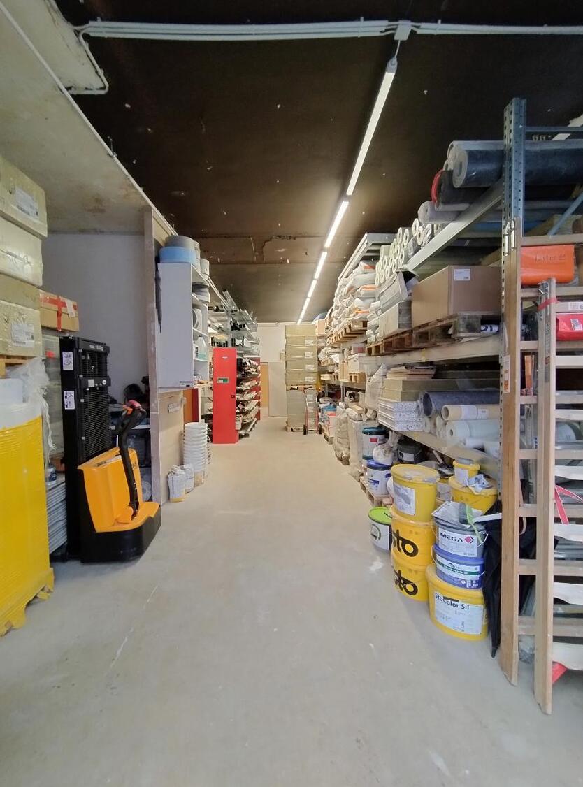 Ideal für Ihren Handwerksbetrieb Hallenfläche mit Büro und 3 Stellplätzen, verkehrsgünstige Lage zimmer