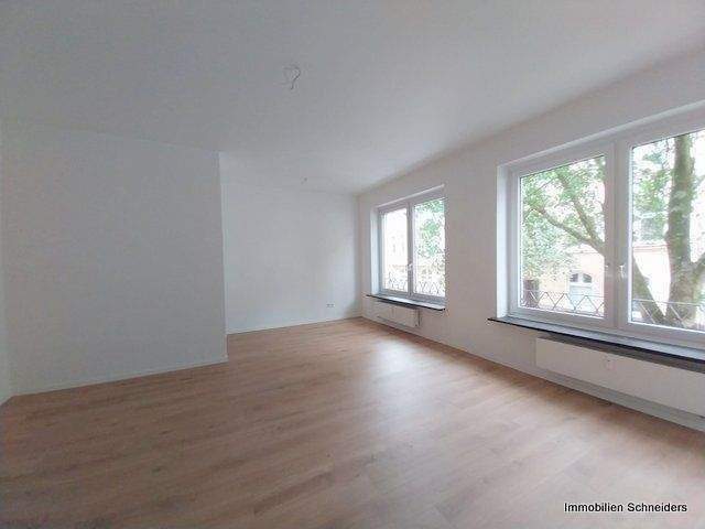 Düsseldorf-Flingern-Süd, Engelbertstraße - Komplett sanierte 2-Zimmer-Wohnung mit großer Sonnenterrasse zeitnah zu mieten !!