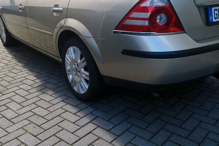 Ford Mondeo 179.999 km 3.799 &euro; Radevormwald 42477