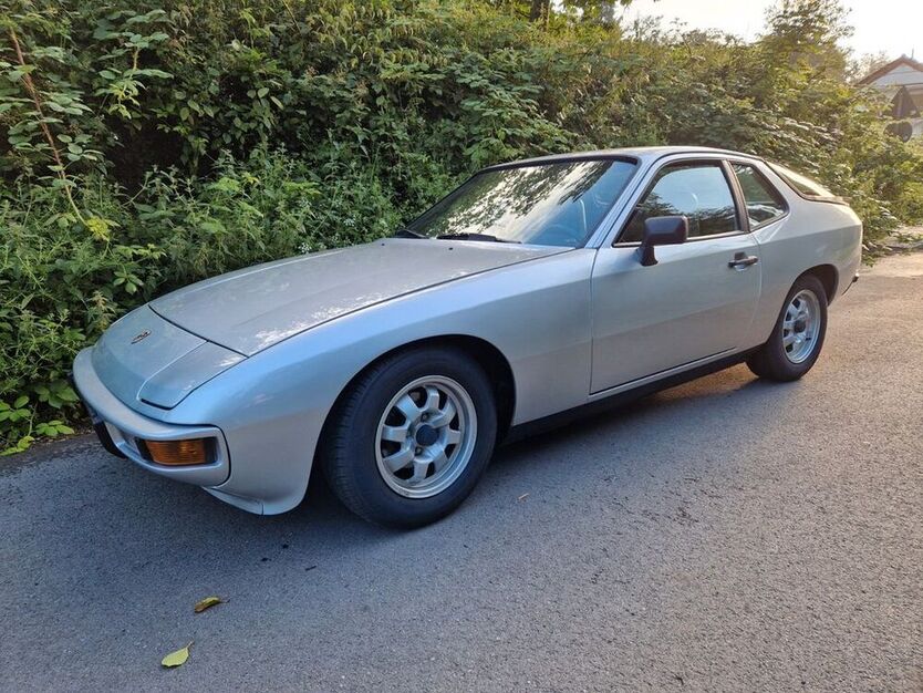 924