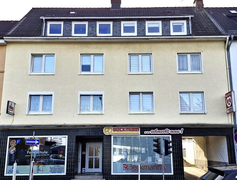 Mehrfamilienhaus mit 2 Ladenlokalen und Garagenhof in Remscheid-Süd zimmer