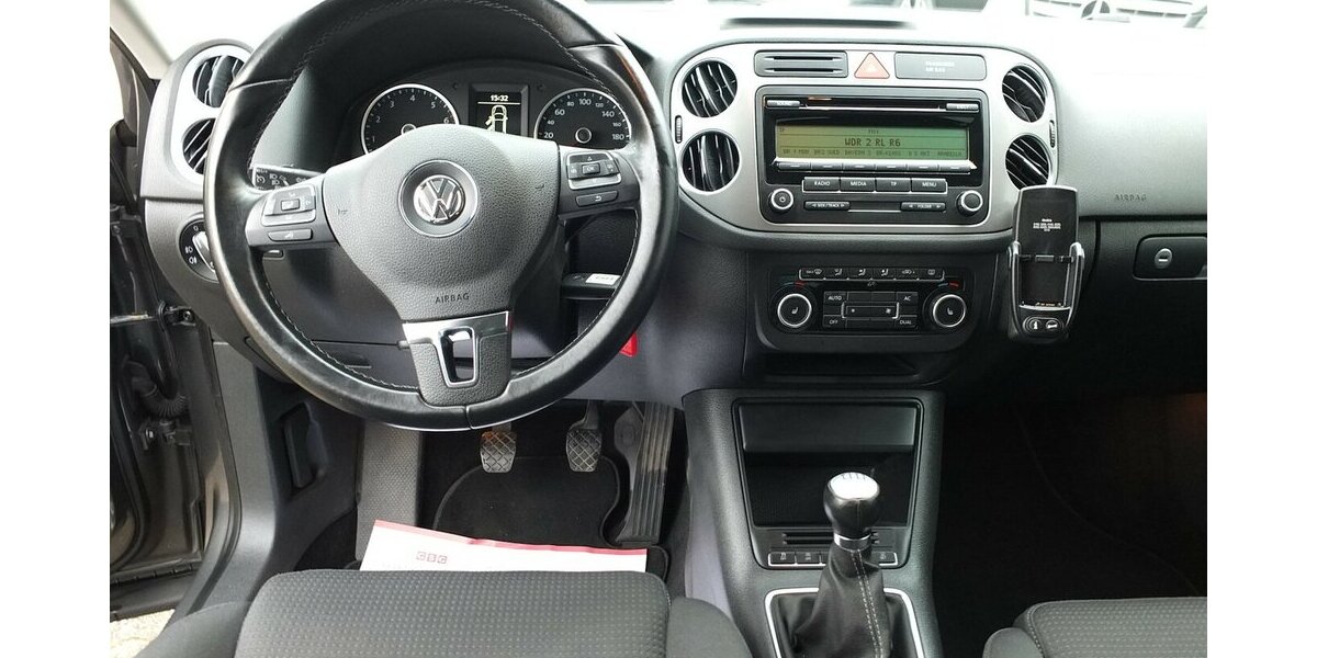 VW Tiguan TEAM orig.ATM ca 52 tkm XENON AHK PARKPILOT 112.432 km 10.908 € Köln 50858