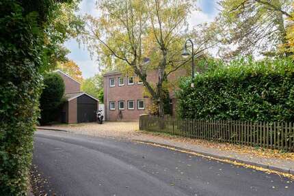 Haus zum Kaufen in Düsseldorf-Holthausen 675.000 € 150 m² 5 zimmer