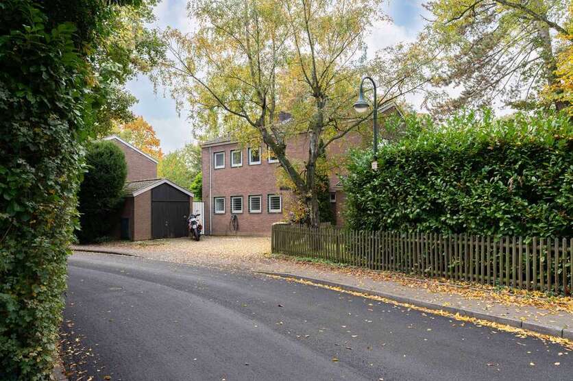 Haus zum Kaufen in Düsseldorf-Holthausen 675.000 € 150 m² 5 zimmer