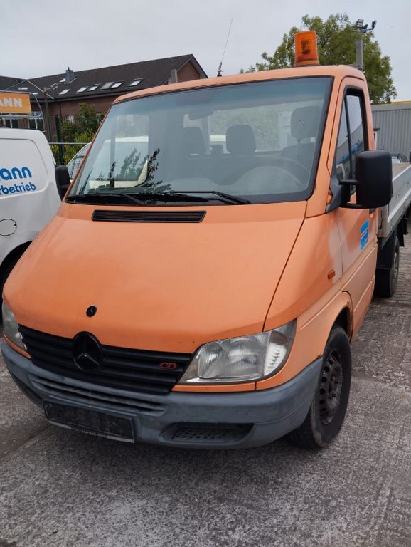 Mercedes-Benz Sprinter 223.000 km 2.900 € Düsseldorf 40229