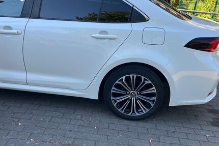Toyota Corolla 105.000 km 17.800 &euro; Monheim 40789