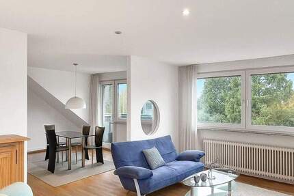 Attraktives Angebot: Großzügige Dachgeschosswohnung mit Balkon und 2 Stellplätzen 4 zimmer