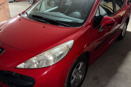 Peugeot 207 180.000 km 1.890 € Köln 50767