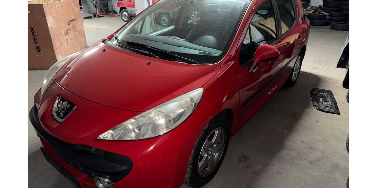 Peugeot 207 180.000 km 1.890 € Köln 50767
