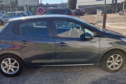 Peugeot 208 120.000 km 3.800 € Wuppertal 42279