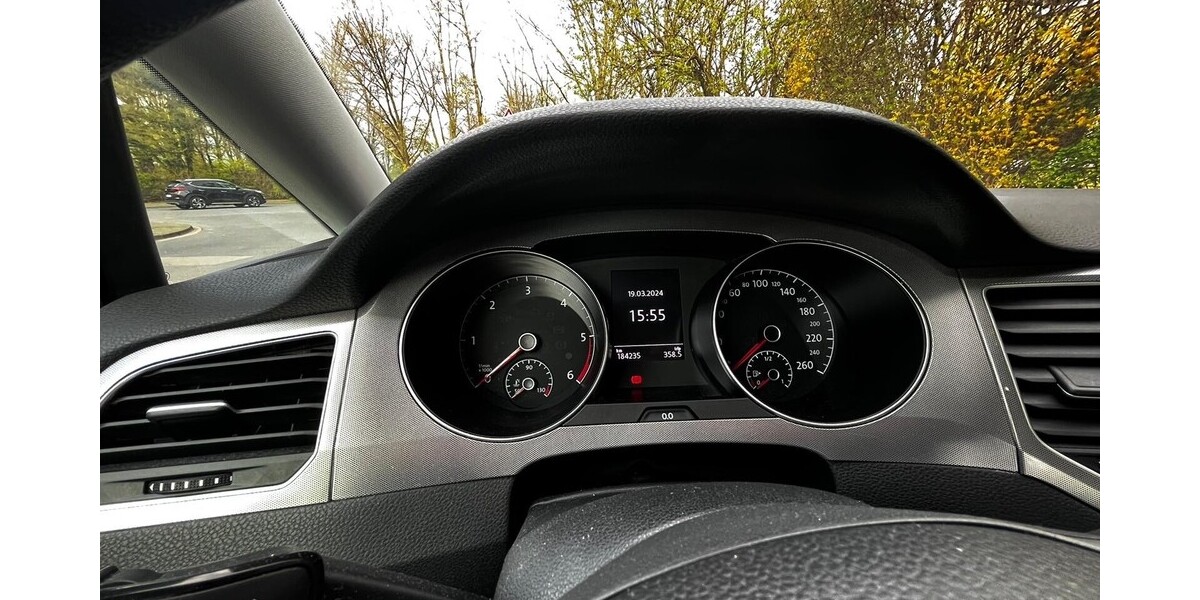 VW Golf Sportsvan 184.235 km 10.500 € Köln 50667