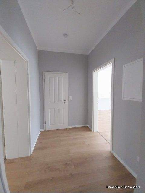 Düsseldorf-Flingern-Süd, Engelbertstraße - Komplett sanierte 2-Zimmer-Wohnung mit großer Sonnenterrasse zeitnah zu mieten !!