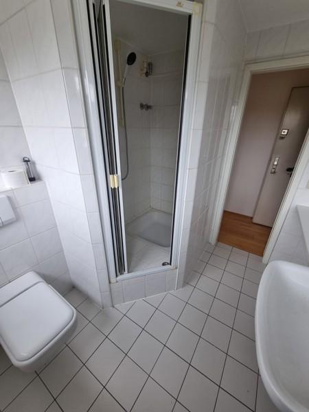 Ratingen: Tolle Dachgeschosswohnung mit großem Wohnraum und Parkettboden zimmer