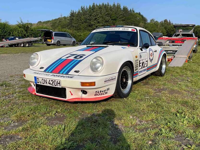 911