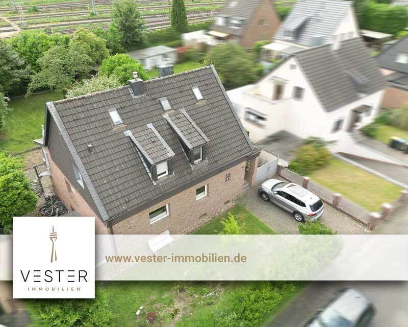 Mehrgenerationenhaus: Platz zum Wachsen - Ihr Familiennest mit Garten in Düsseldorf Eller